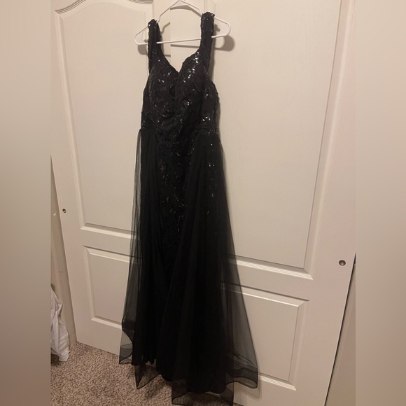 Gently used. True to size Gala dress - Picture 7 of 8